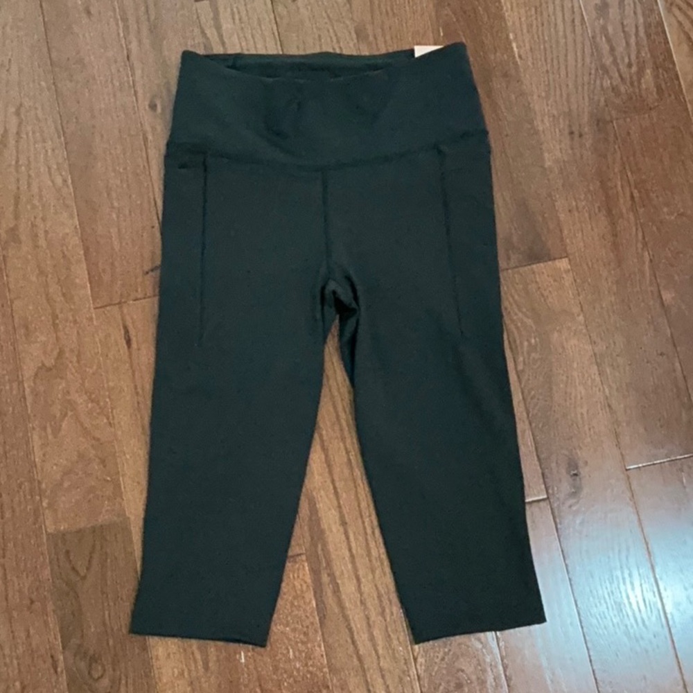 CALIA by Carrie Underwood Powermove Collection High-rise Knee Crop Leggings